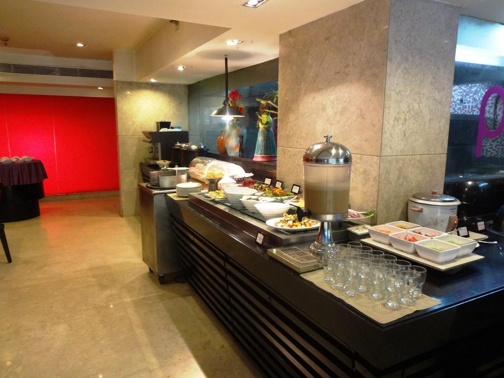 Royal Orchid Central Bangalore, Mg Road Bagian luar foto