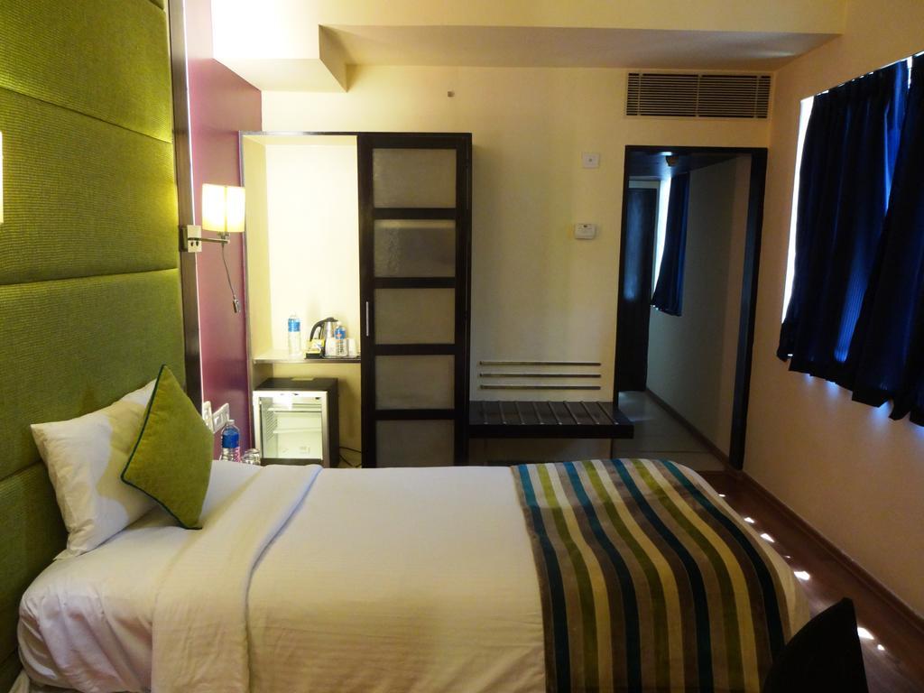Royal Orchid Central Bangalore, Mg Road Bagian luar foto