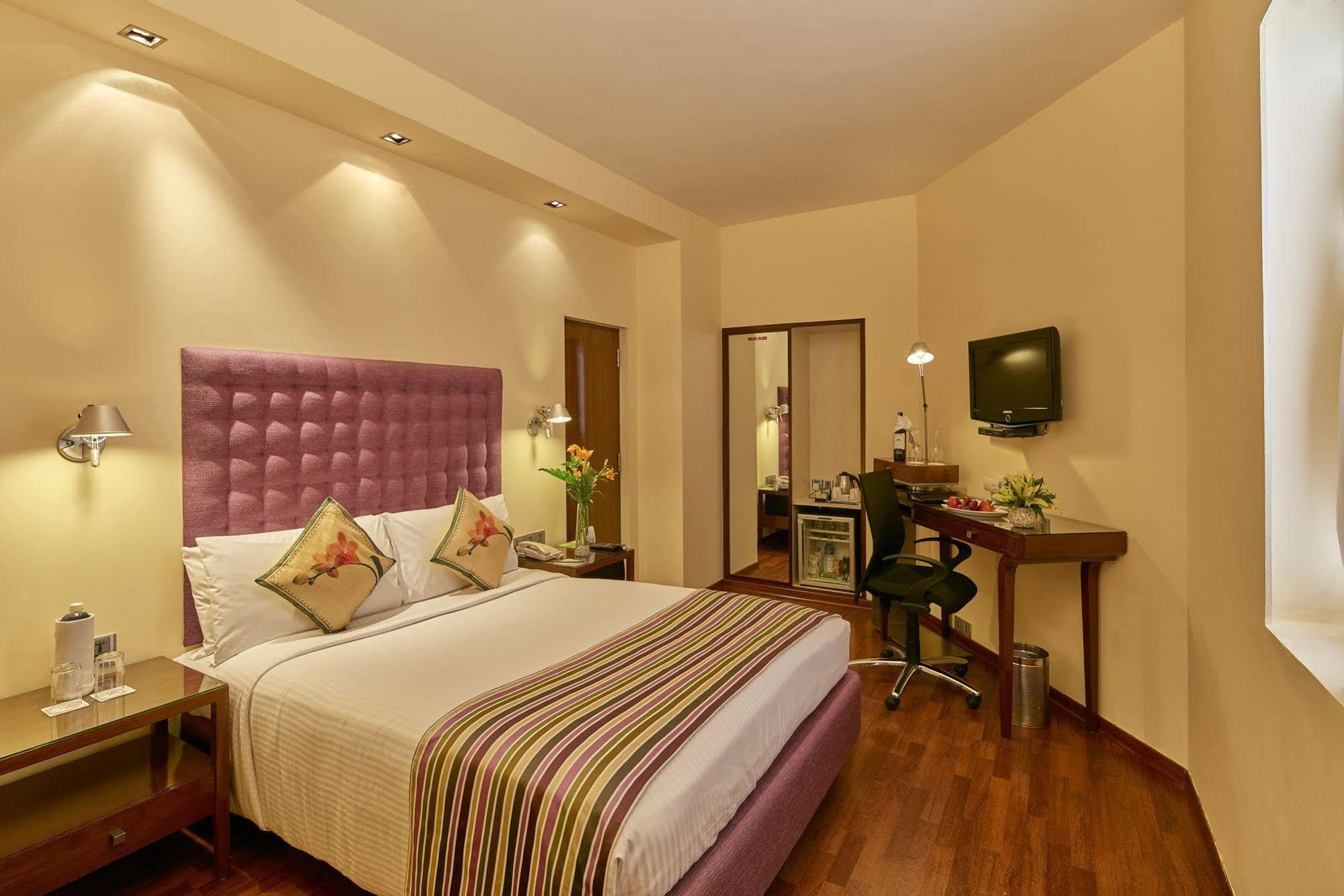 Royal Orchid Central Bangalore, Mg Road Bagian luar foto