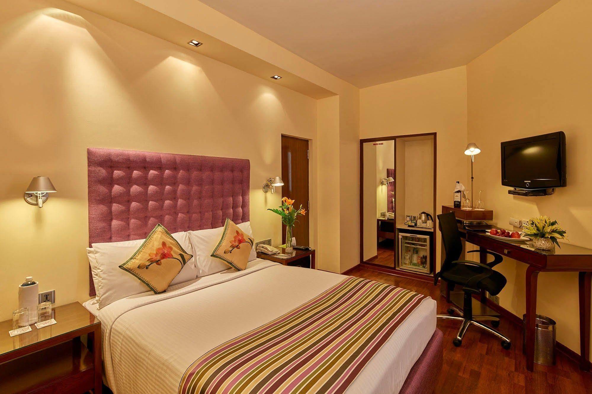 Royal Orchid Central Bangalore, Mg Road Bagian luar foto
